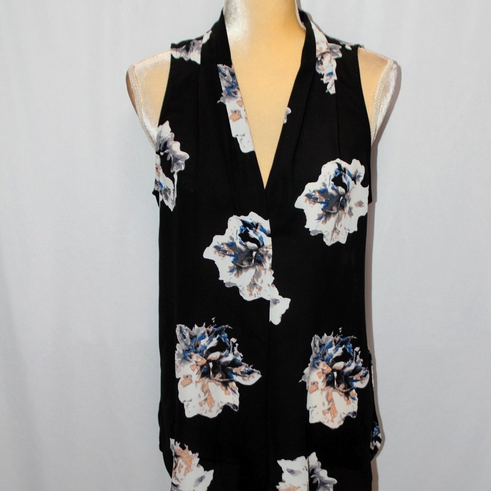 Vince Camuto Sleeveless Floral V-neck Top